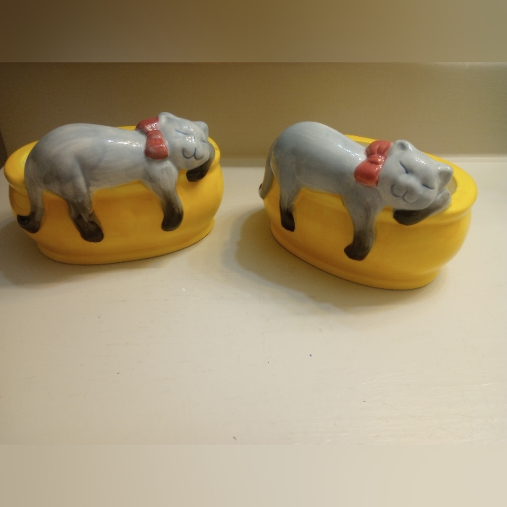 Bundle Of Two Unbranded Sleeping Kitty Trinket Dishes/Planters